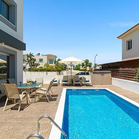 Seabreeze Sofia By Ezoria Villa *