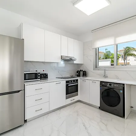 Villa Seabreeze Sofia By Ezoria Protaras