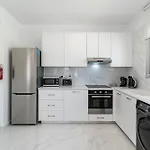فيلة Villa Seabreeze Elina By Ezoria Villas