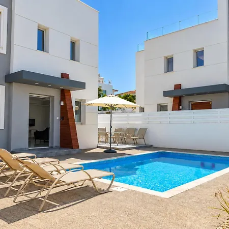 Villa Seabreeze Elina By Ezoria *